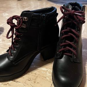 WOMENS BLACK BOOTS